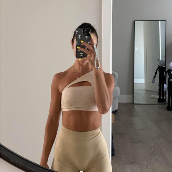 Alphalete assymetrical sports bra in hazelnut - Picture 11 of 13